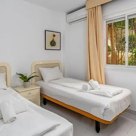 Apartment Coastal Escape/family-friendly 2-br With Seaview Mijas
