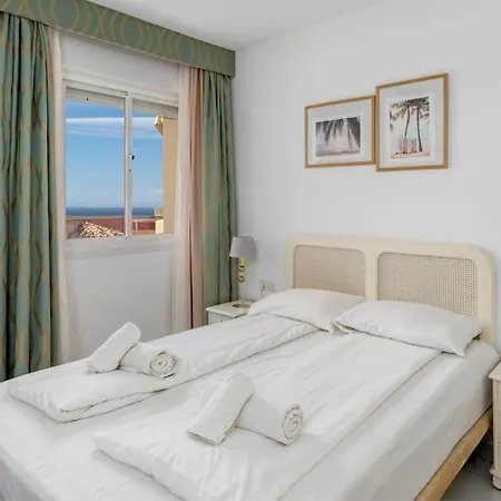 Coastal Escape/family-friendly 2-br With Seaview Apartment *