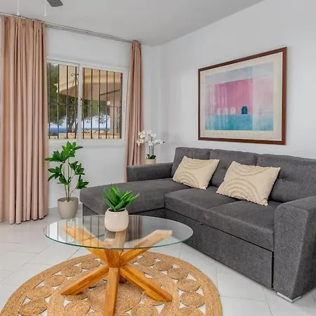 Apartment Coastal Escape/family-friendly 2-br With Seaview *
